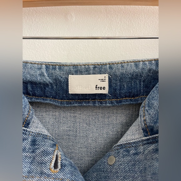 Aritzia Wilfred Free Ahrens Blue Demin Jean Button
Front Mini Skirt, Size 2 - Picture 8 of 14